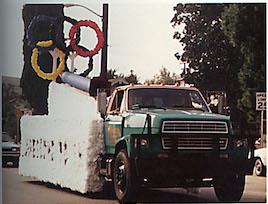 homecoming float with Olympics theme 